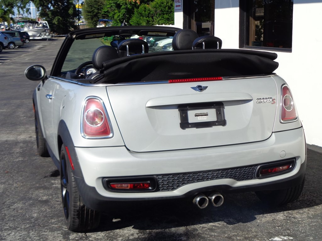 2013 MINI Cooper Image 22