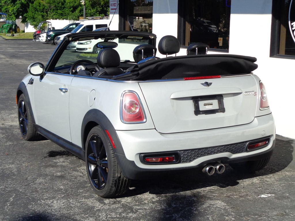 2013 MINI Cooper Image 23