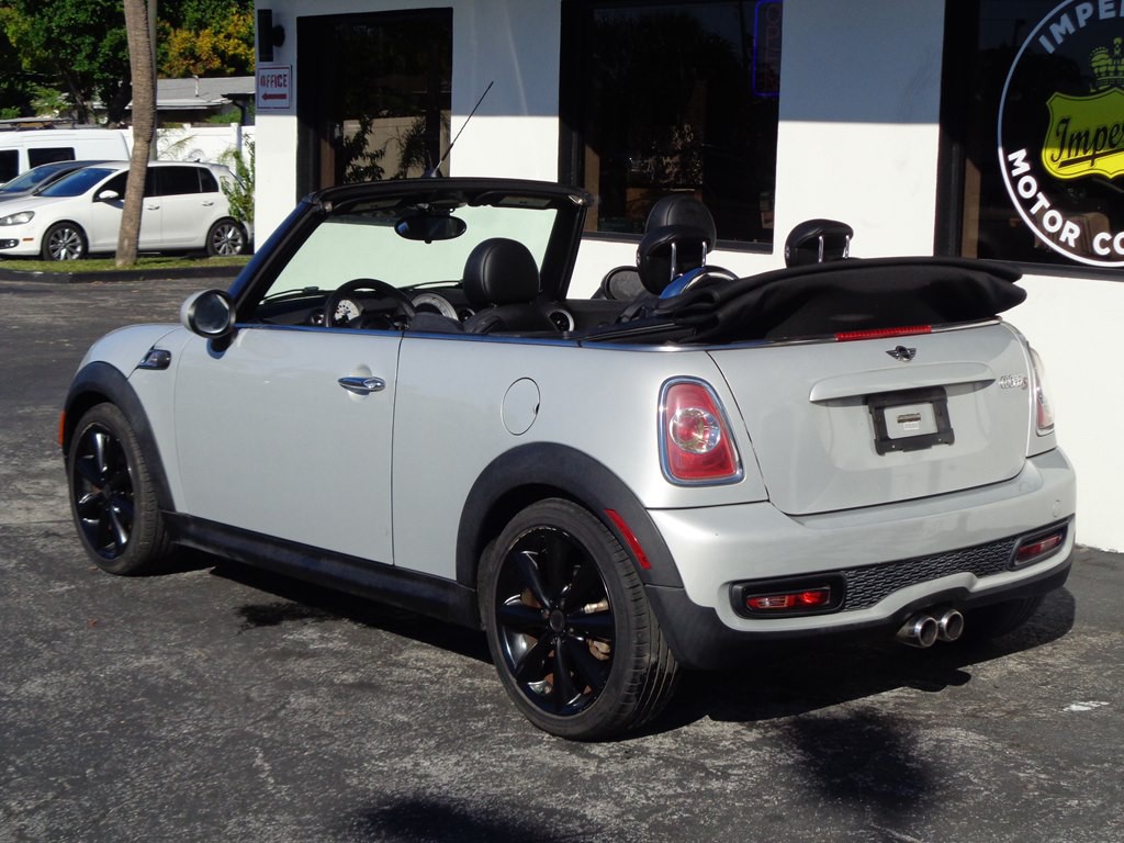 2013 MINI Cooper Image 24