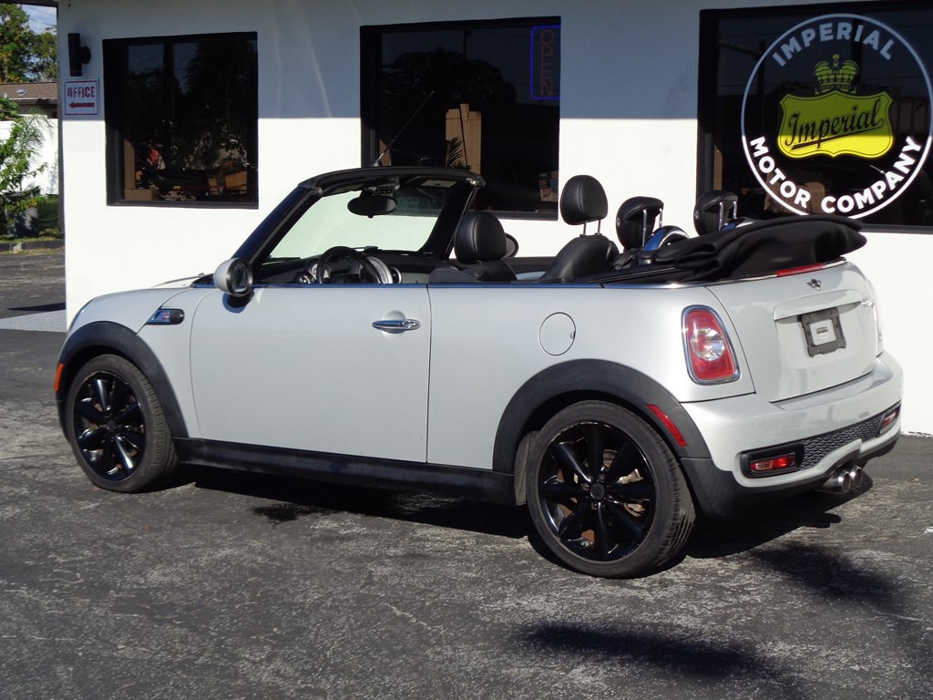 2013 MINI Cooper Image 25