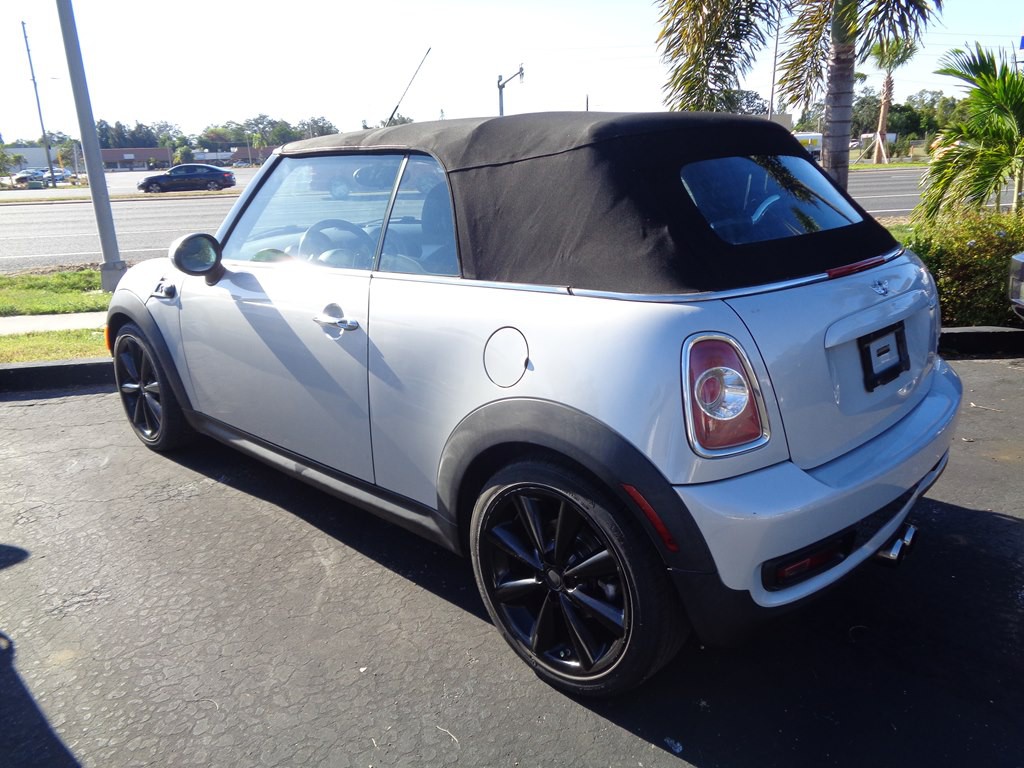 2013 MINI Cooper Image 39