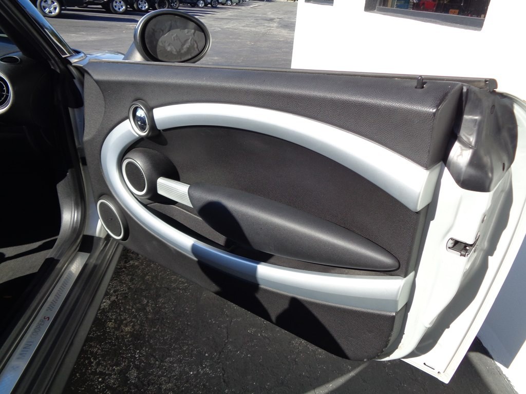 2013 MINI Cooper Image 60