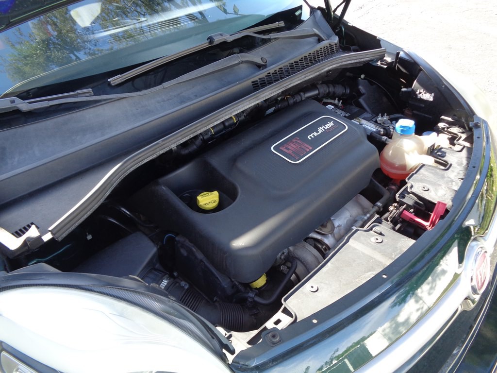 2014 FIAT 500L Image 34