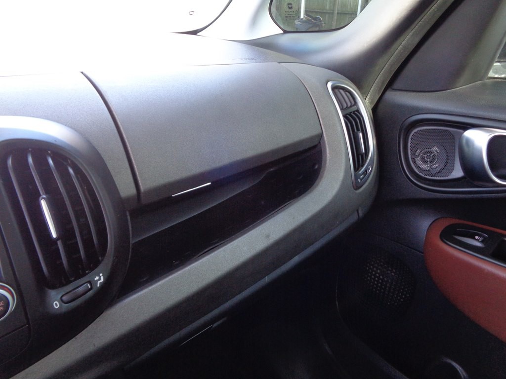 2014 FIAT 500L Image 67