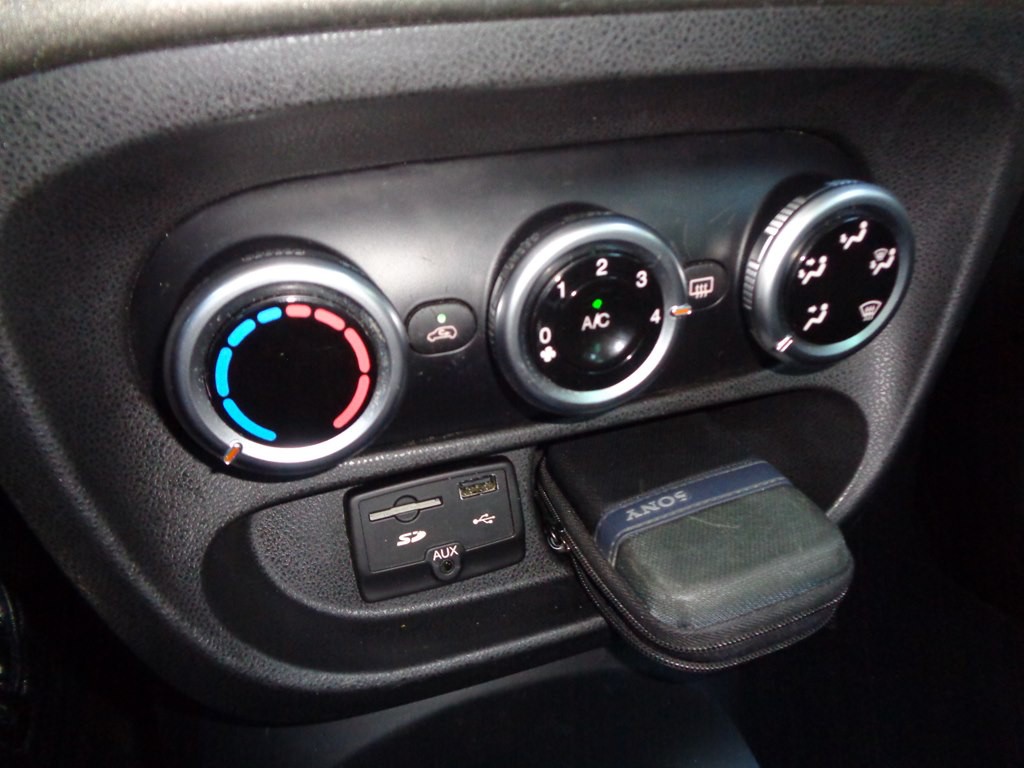 2014 FIAT 500L Image 69
