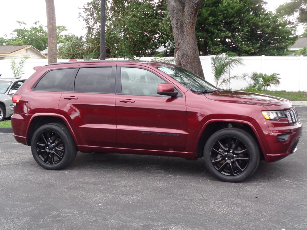 2017 Jeep Grand Cherokee Image 11