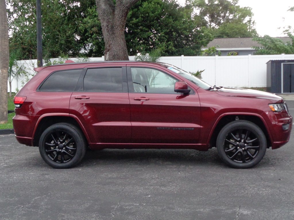 2017 Jeep Grand Cherokee Image 12