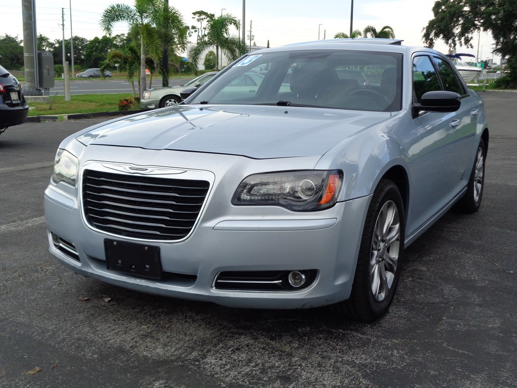 2013 Chrysler 300 Image 3