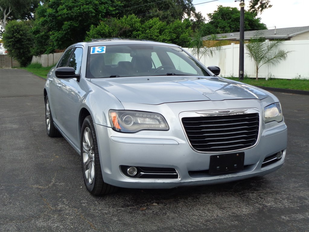 2013 Chrysler 300 Image 6