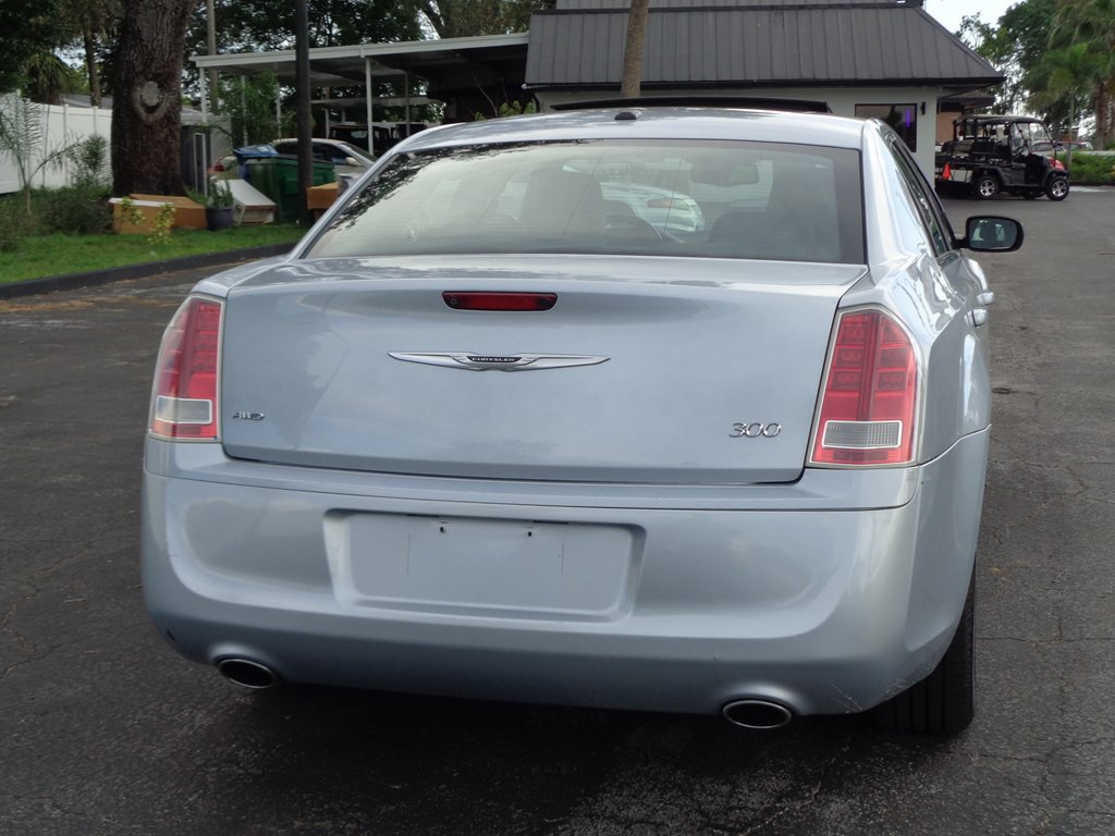 2013 Chrysler 300 Image 19