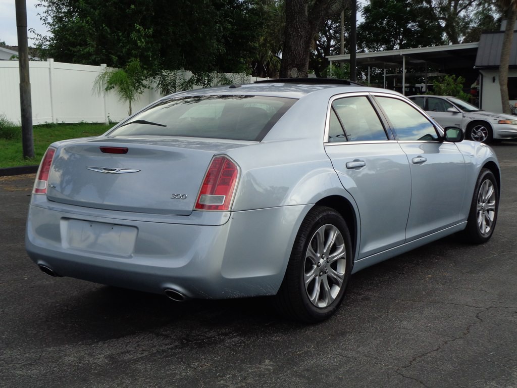 2013 Chrysler 300 Image 20