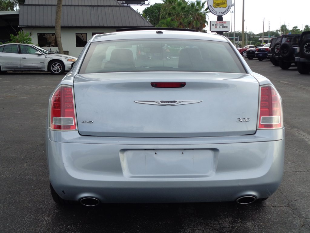 2013 Chrysler 300 Image 24