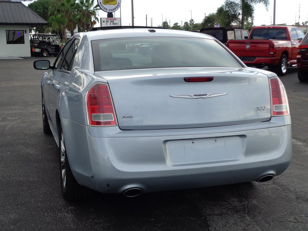 2013 Chrysler 300 Image 25