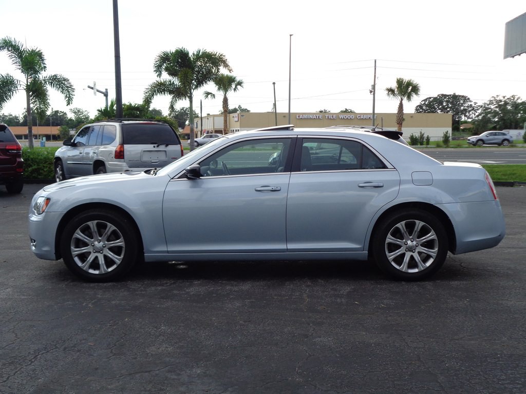 2013 Chrysler 300 Image 31