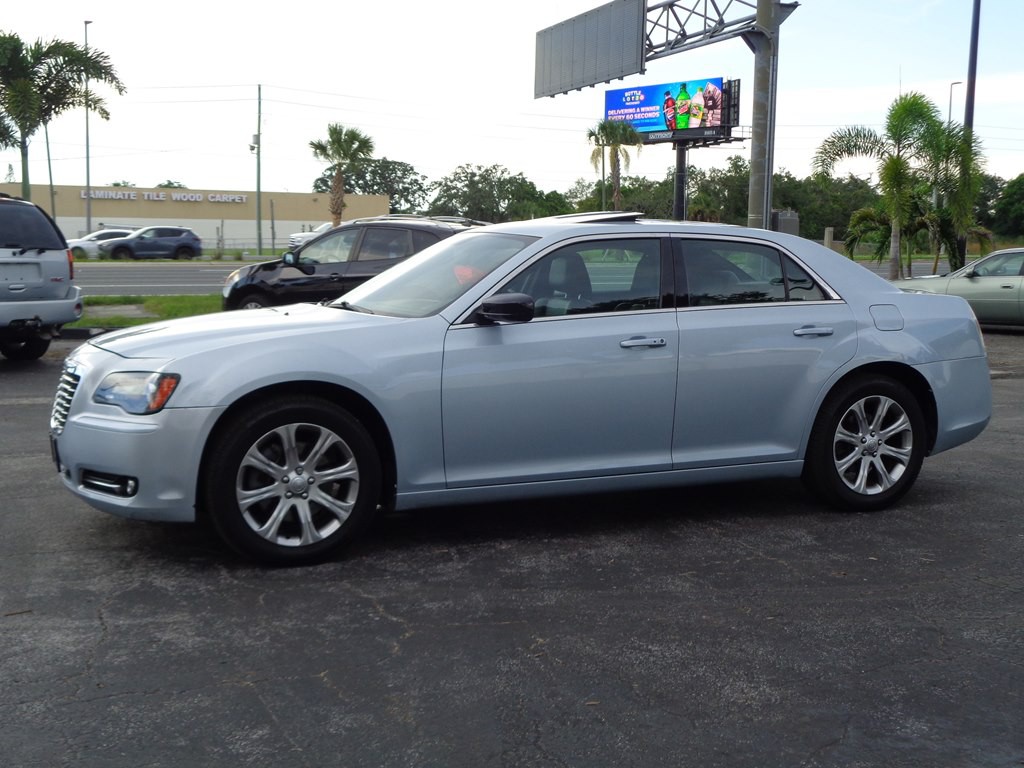 2013 Chrysler 300 Image 33