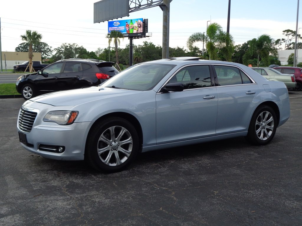 2013 Chrysler 300 Image 34