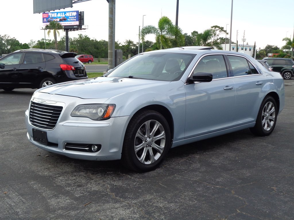 2013 Chrysler 300 Image 35