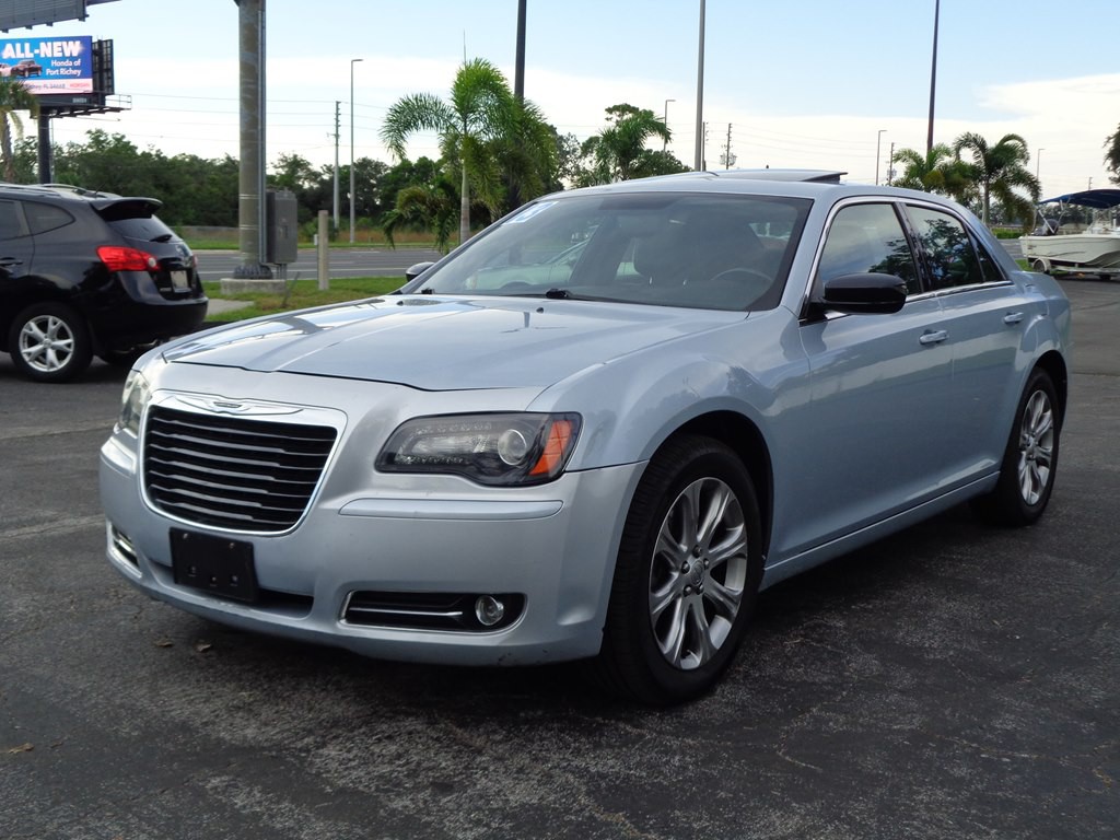2013 Chrysler 300 Image 36