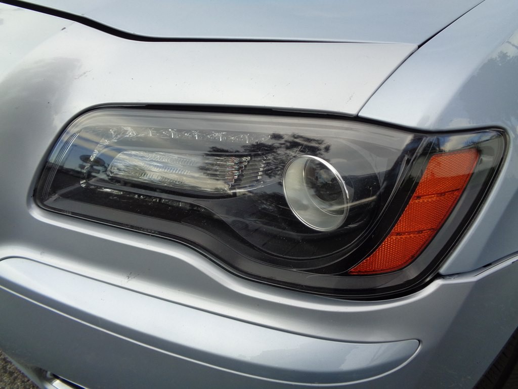 2013 Chrysler 300 Image 37