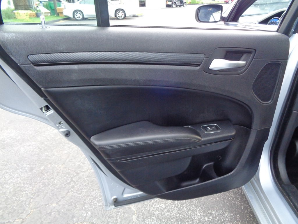 2013 Chrysler 300 Image 50
