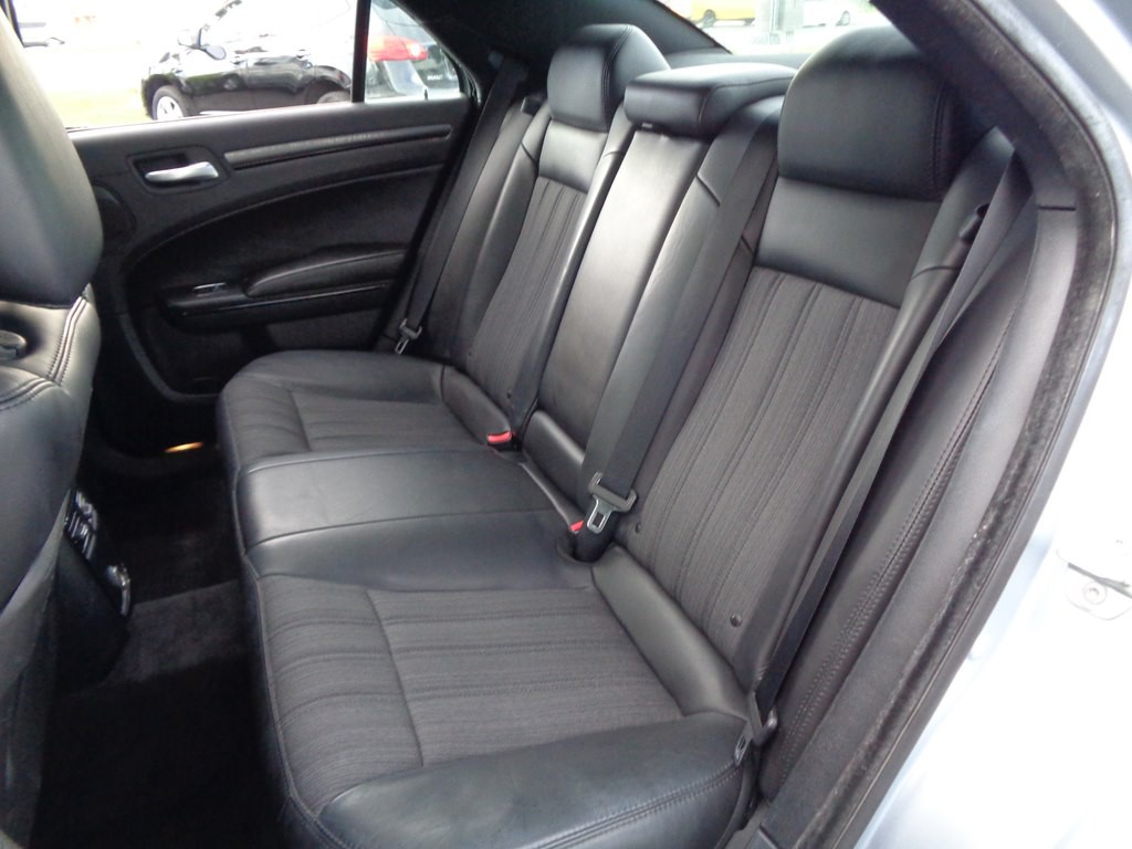 2013 Chrysler 300 Image 52