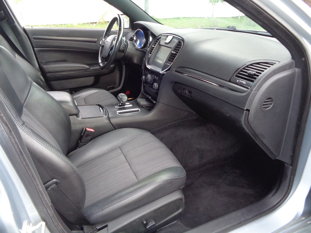 2013 Chrysler 300 Image 58