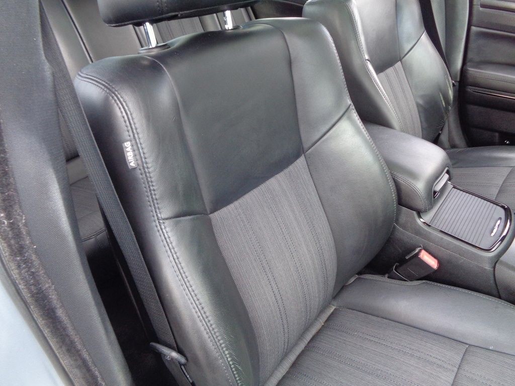 2013 Chrysler 300 Image 60