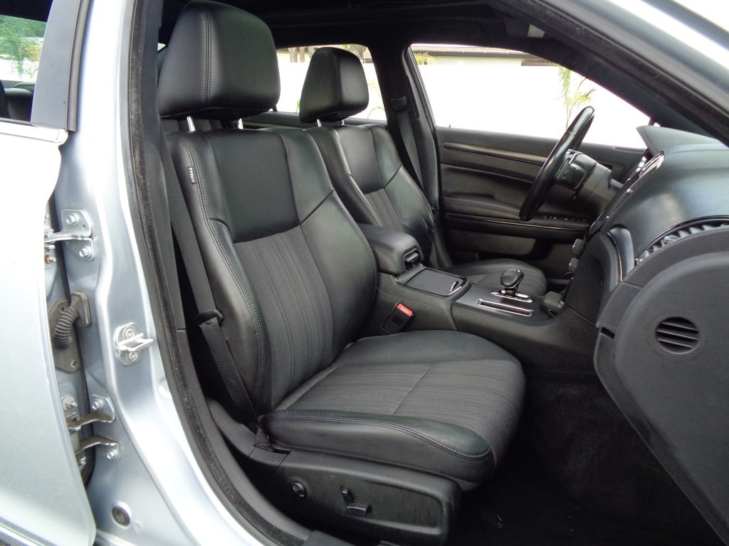 2013 Chrysler 300 Image 65