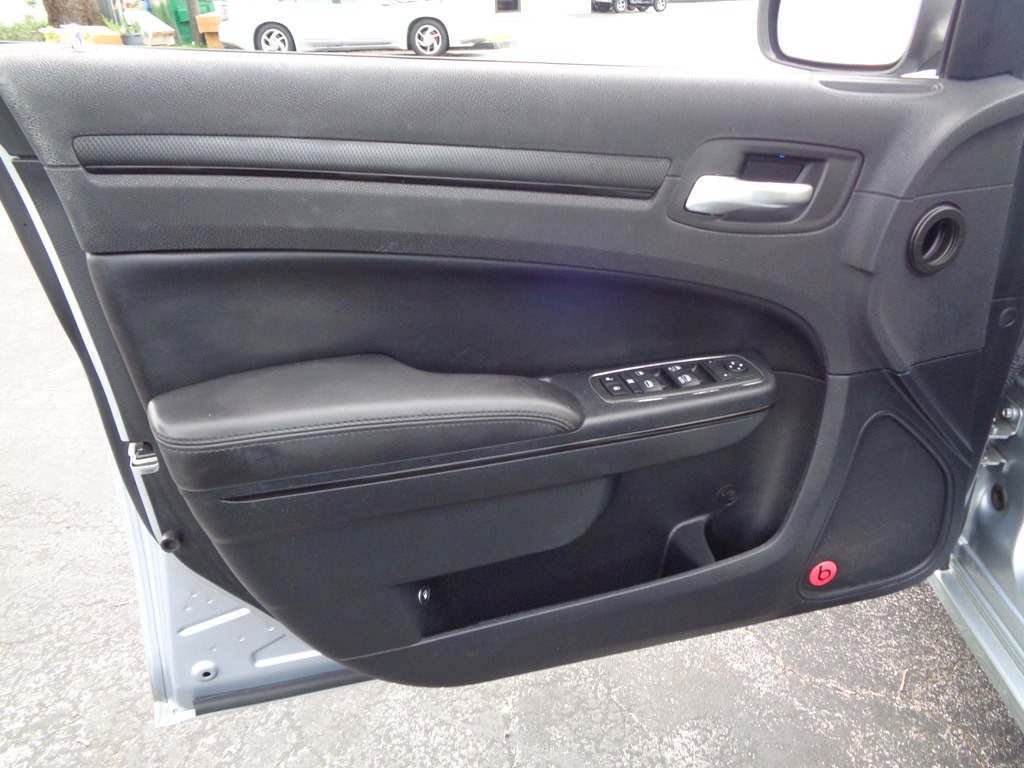 2013 Chrysler 300 Image 67
