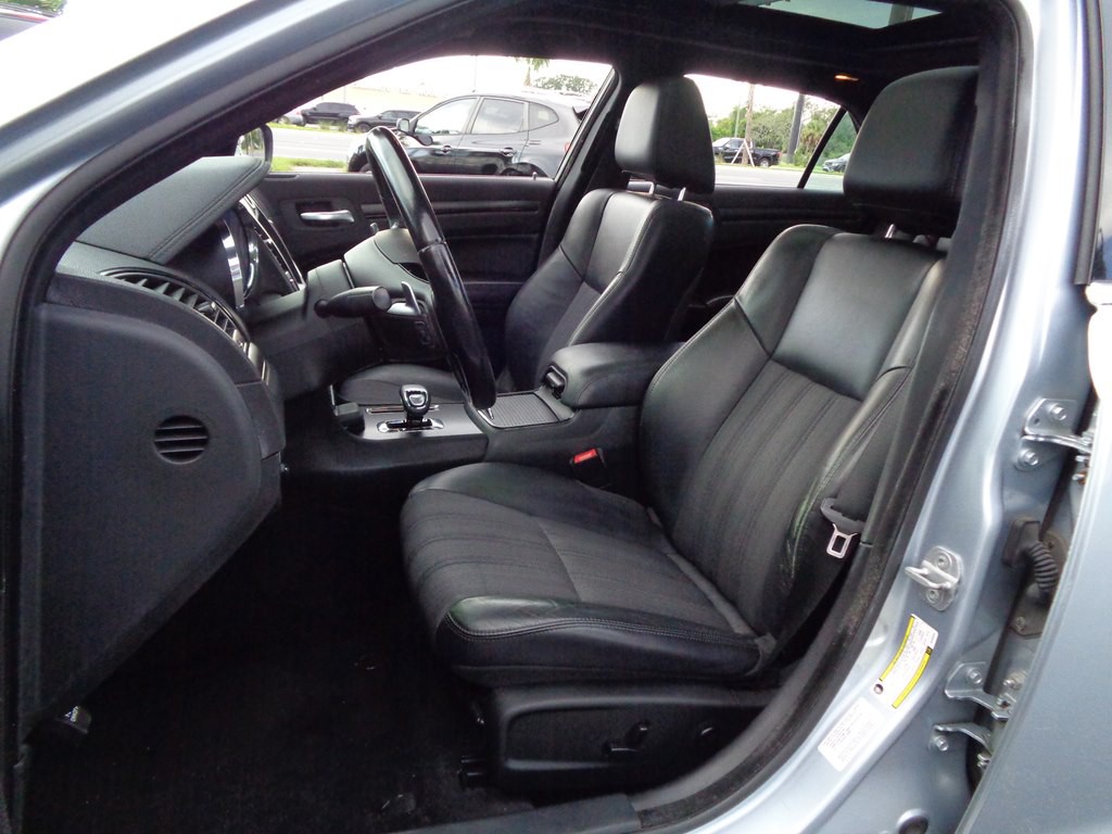 2013 Chrysler 300 Image 73