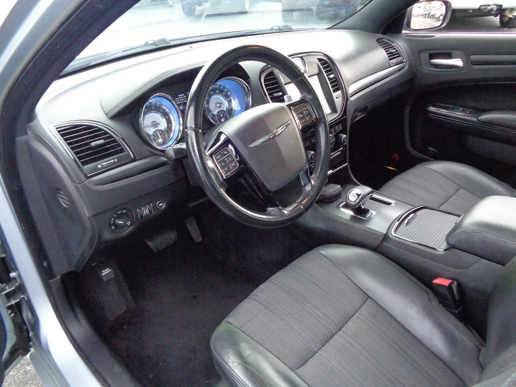 2013 Chrysler 300 Image 77