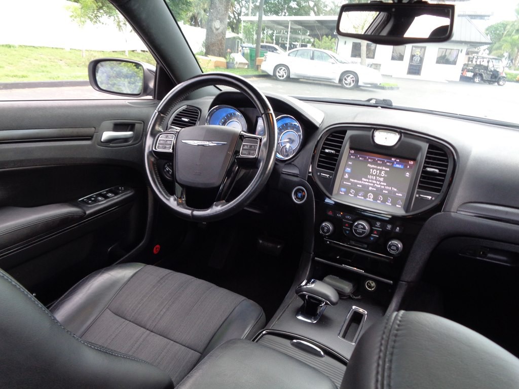 2013 Chrysler 300 Image 83