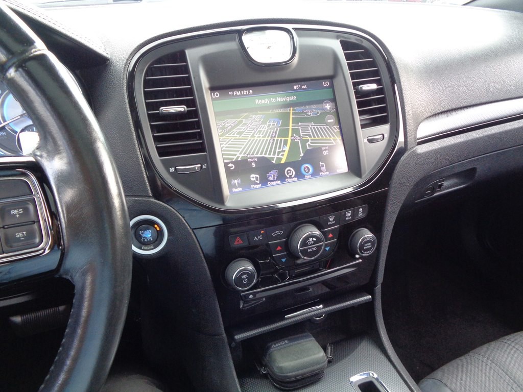 2013 Chrysler 300 Image 95