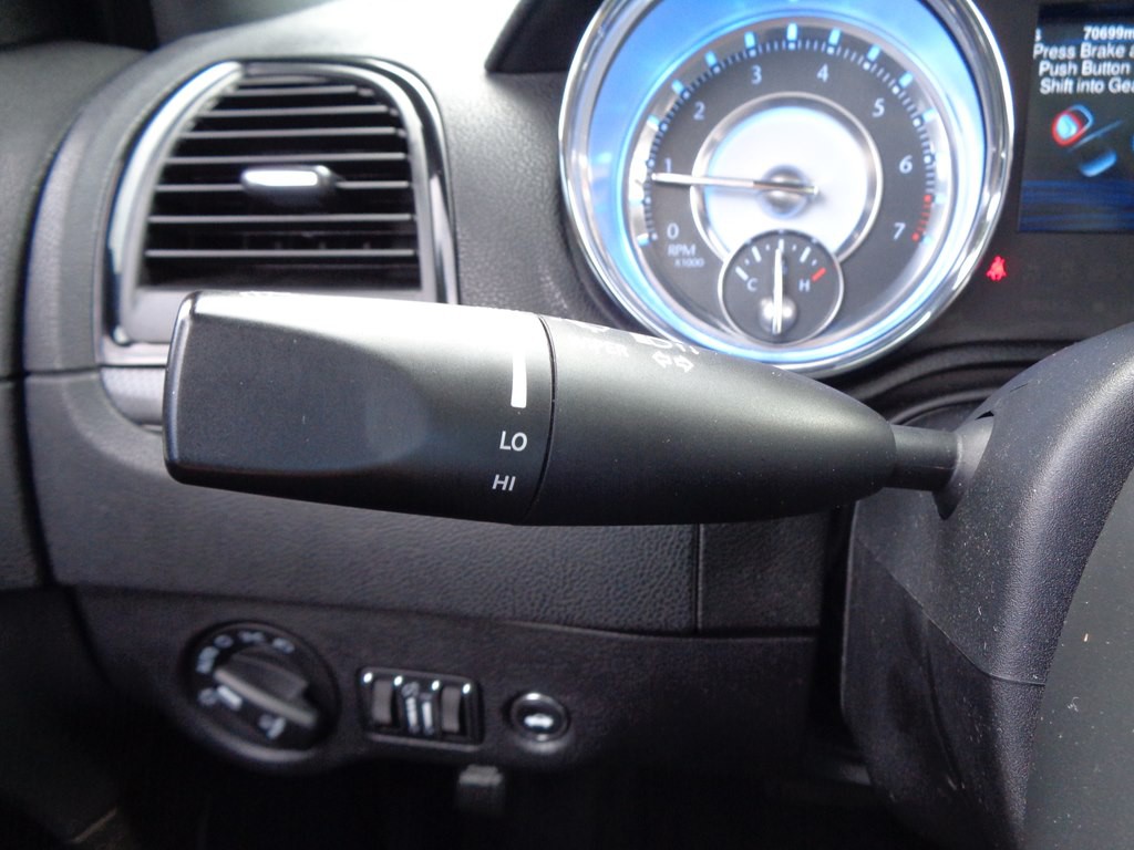 2013 Chrysler 300 Image 100