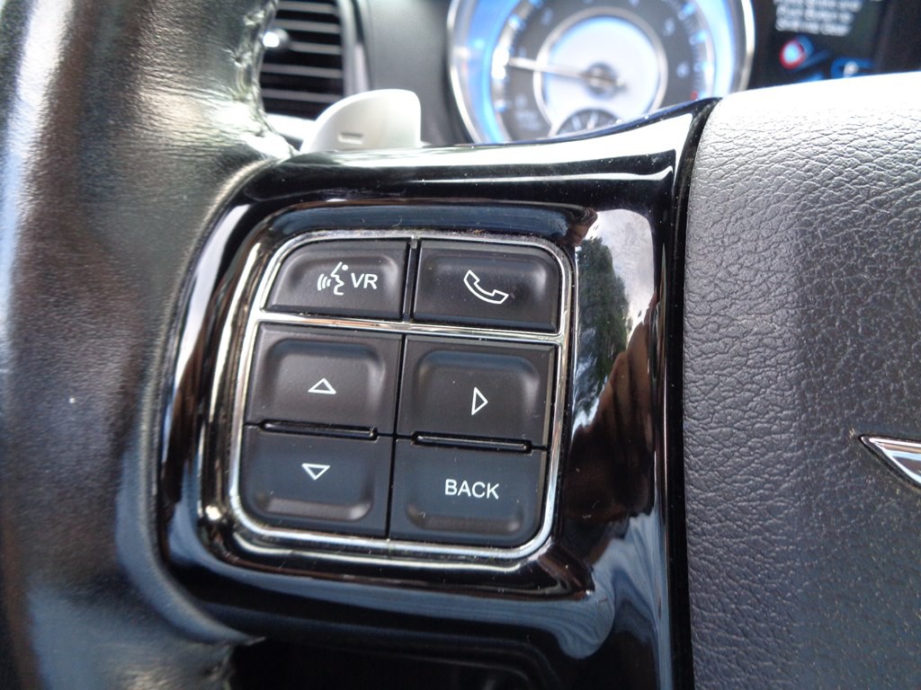 2013 Chrysler 300 Image 102