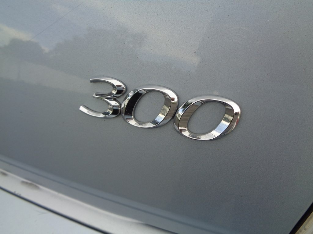 2013 Chrysler 300 Image 106
