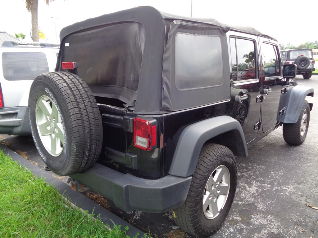 2014 Jeep Wrangler Unlimited Image 2