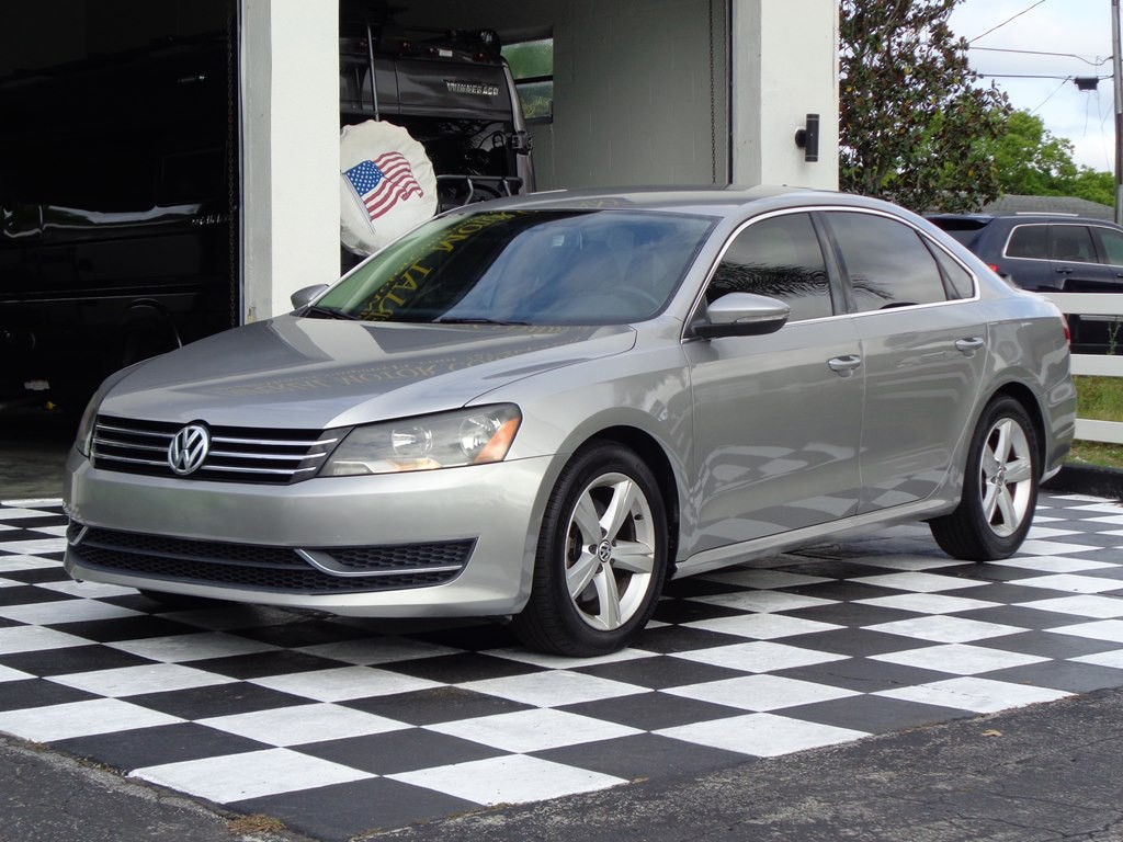 2012 Volkswagen Passat Image 2