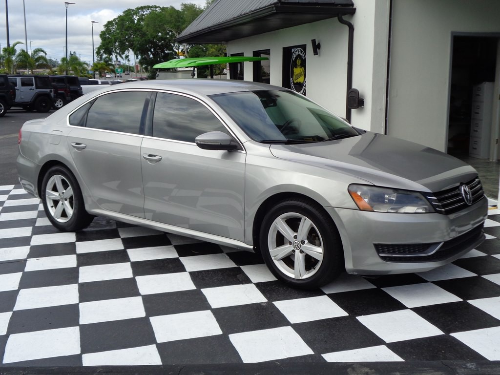 2012 Volkswagen Passat Image 9