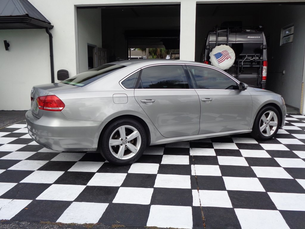 2012 Volkswagen Passat Image 13