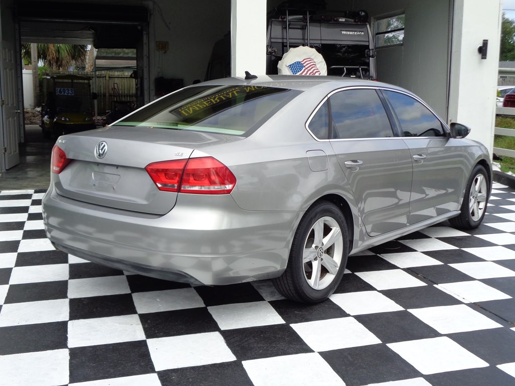 2012 Volkswagen Passat Image 15