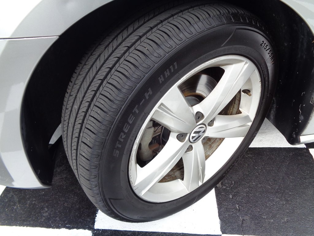 2012 Volkswagen Passat Image 28