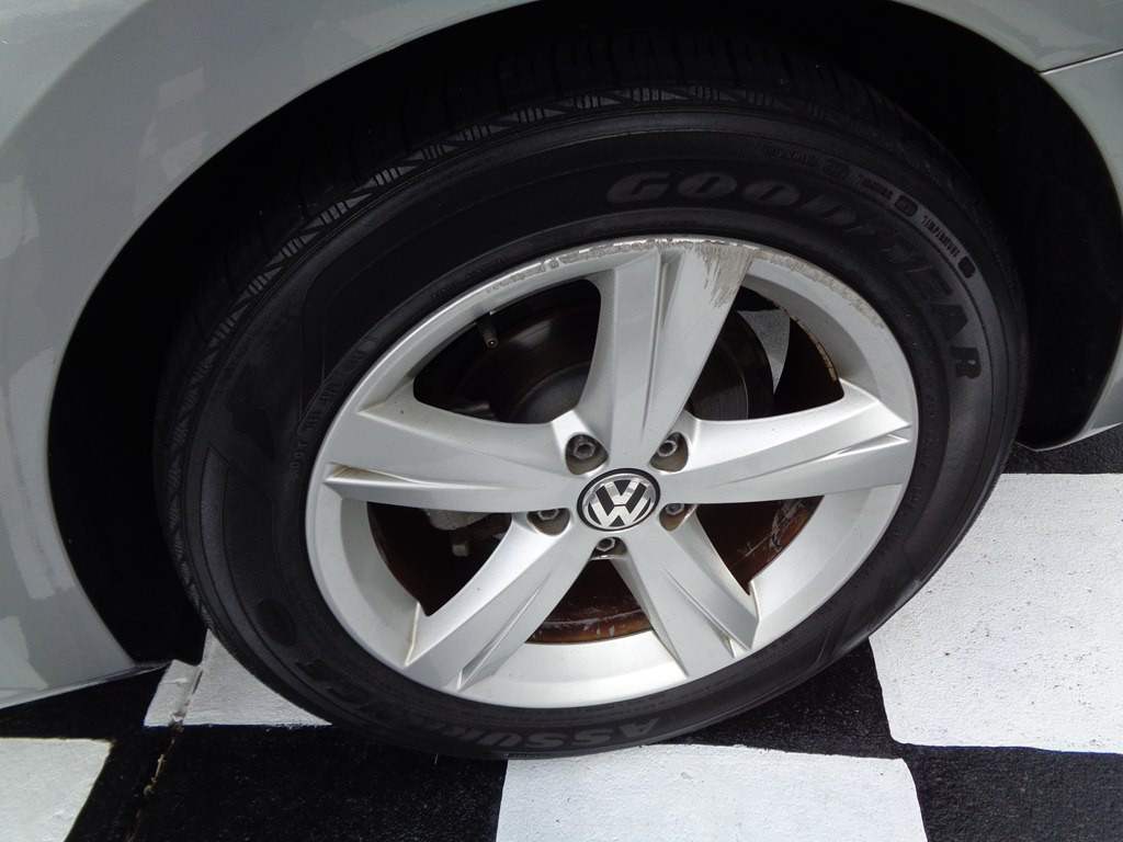 2012 Volkswagen Passat Image 29