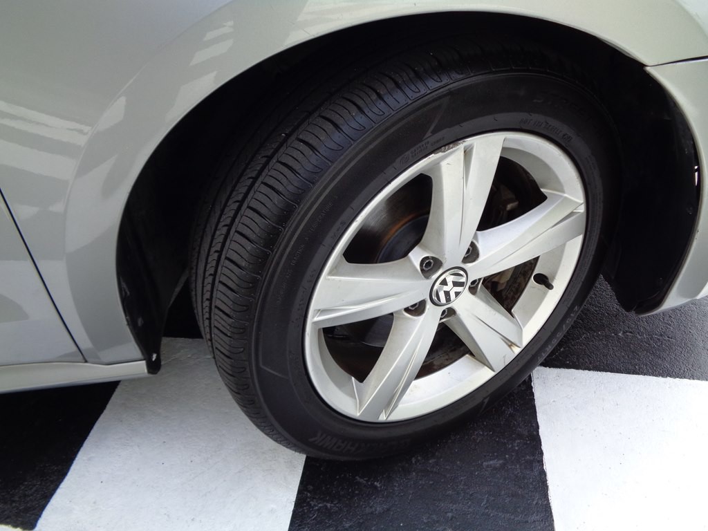 2012 Volkswagen Passat Image 31