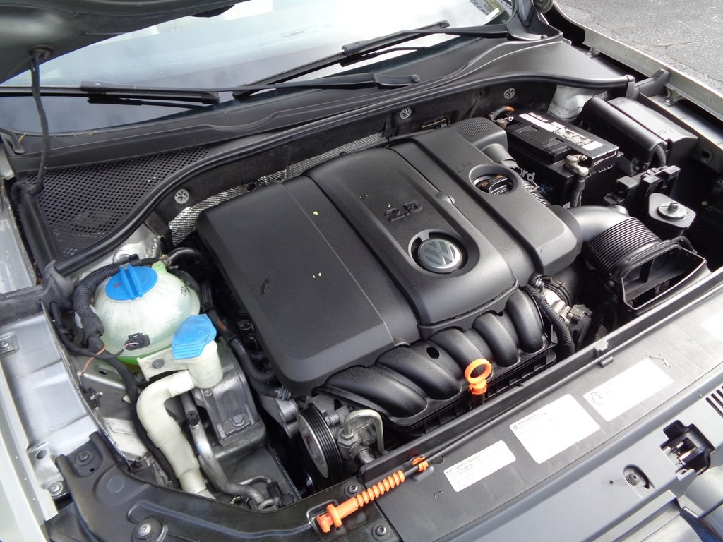 2012 Volkswagen Passat Image 32
