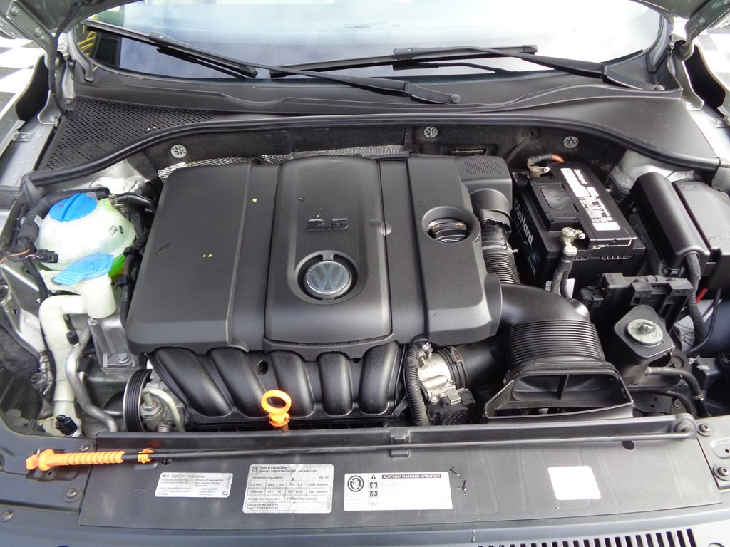 2012 Volkswagen Passat Image 33