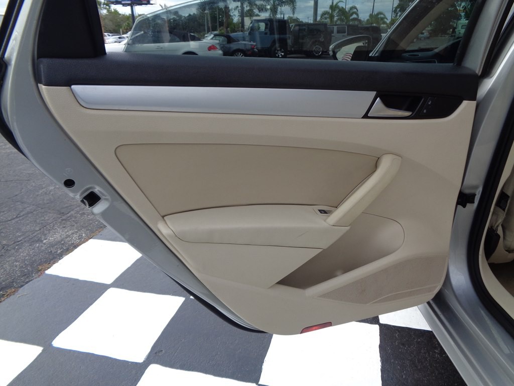 2012 Volkswagen Passat Image 38