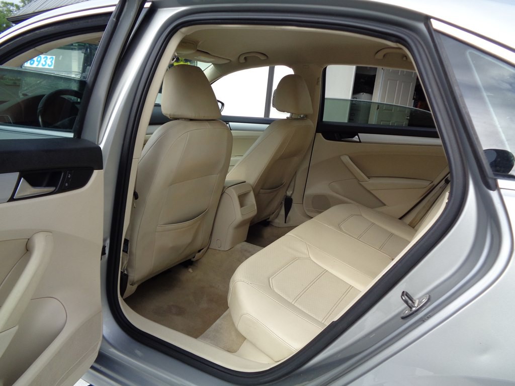 2012 Volkswagen Passat Image 39