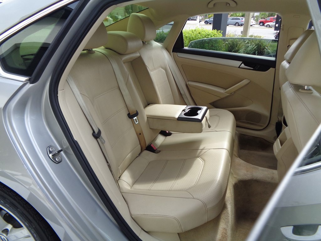 2012 Volkswagen Passat Image 41