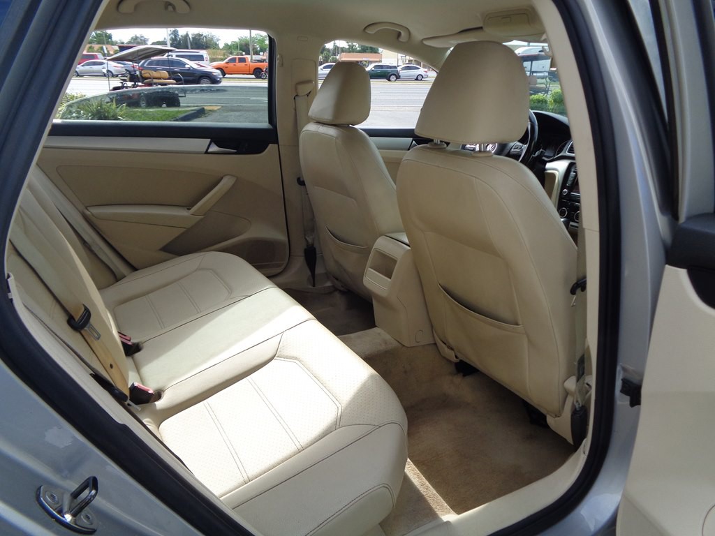 2012 Volkswagen Passat Image 42